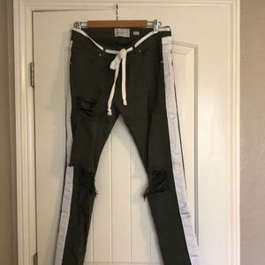 men’s LaKENZIE size small pants